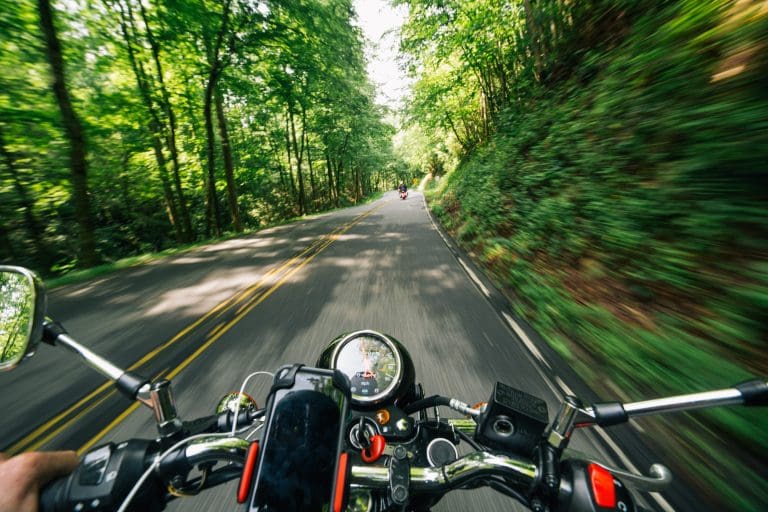 Przewodnik dla początkujących motocyklistów: Jak rozpocząć przygodę z jazdą na motocyklu