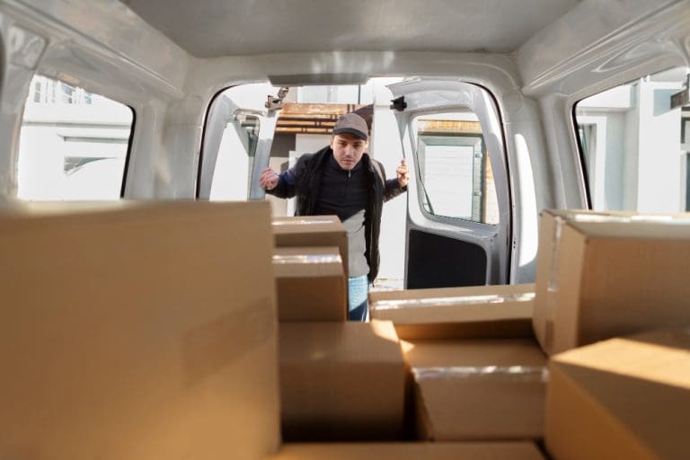 Dlaczego warto wybrać profesjonalne usługi transportowe podczas przeprowadzki?
